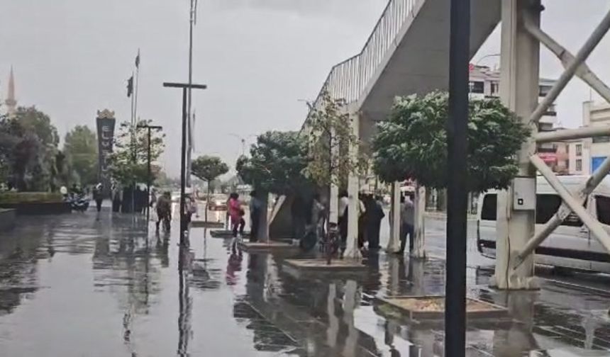 SAĞANAK VE FIRTINA ETKİLİ OLDU