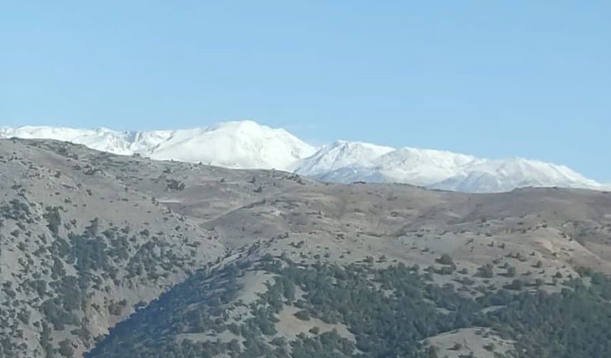 TUNCELİ'DE KIRKLAR DAĞI'NA MEVSİMİN İL KARI DÜŞTÜ