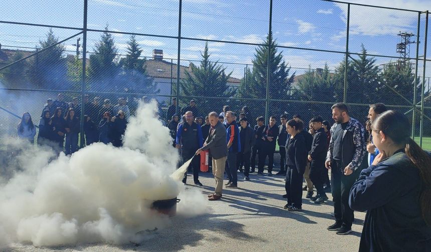 ÖĞRENCİLERE YANGIN EĞİTİMİ