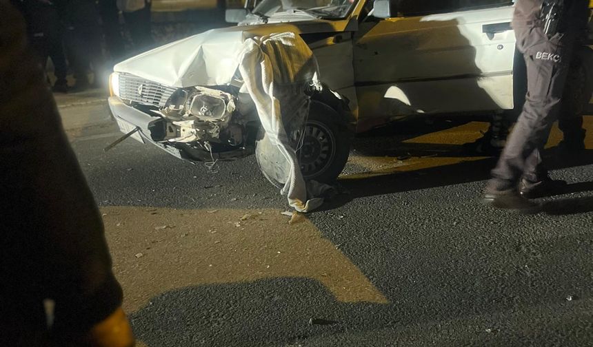 OTOMOBİL İLE PATPAT MOTORU ÇARPIŞTI