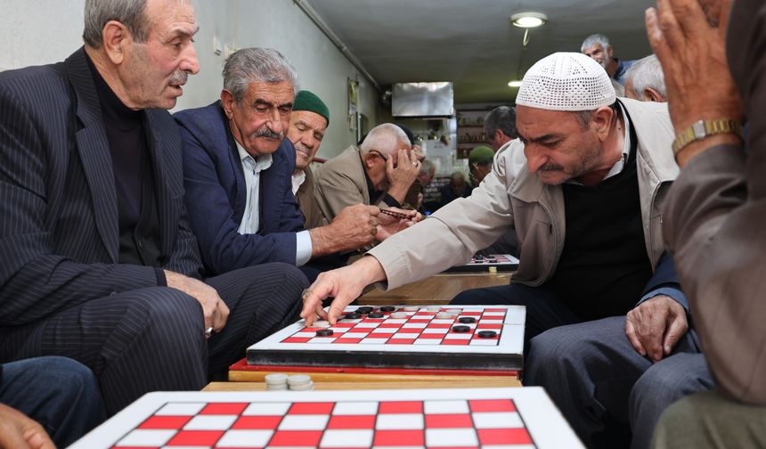 SADECE DAMA OYNANIYOR