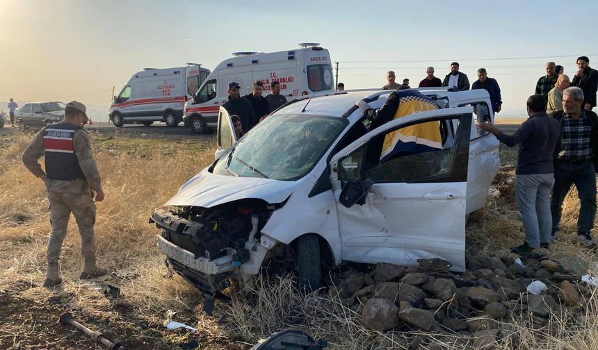 TİCARİ ARAÇ TARLAYA UÇTU