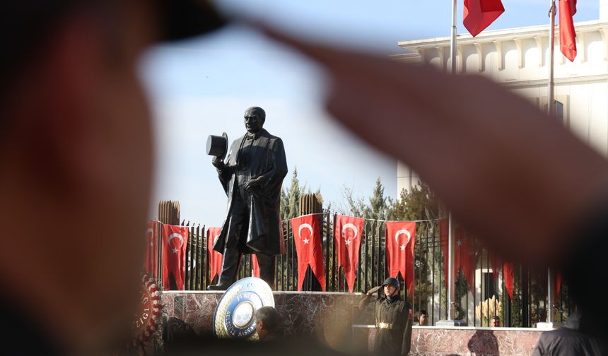 ATATÜRK, 10 KASIM'DA SAYGI İLE ANILDI