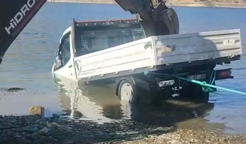 PİKAP BARAJA DÜŞTÜ: 1 KADIN HAYATINI KAYBETTİ
