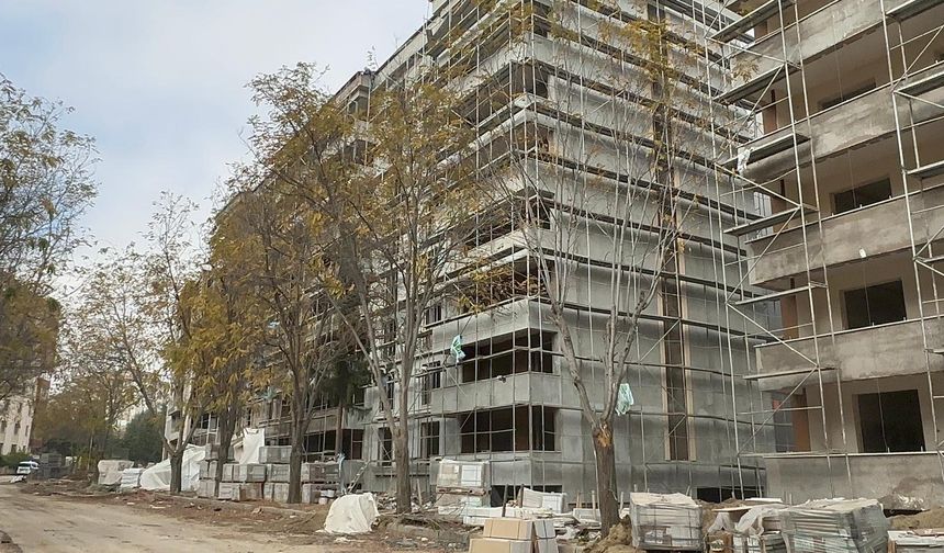 İNŞAATTAN DÜŞEN İŞÇİ HAYATINI KAYBETTİ