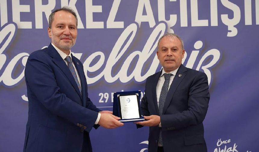 YRP GENEL BAŞKANI ERBAKAN’DAN MKYK ÜYESİ GÜL’E PLAKET