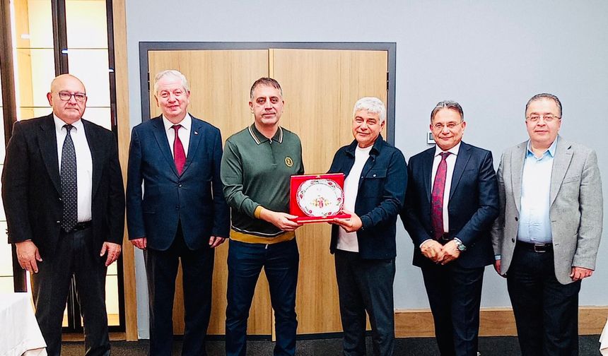 VEYSEL DEMİRCİ’YE PLAKET TAKDİMİ