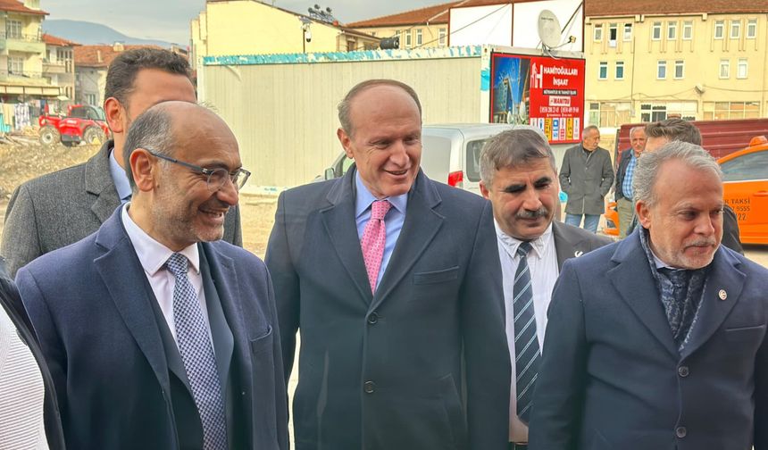 YRP GENEL BAŞKAN YARDIMCISI ÖZTÜRK İLE MKYK ÜYESİ GÜL TOKATLI VATANDAŞLARLA BİR ARAYA GELDİ