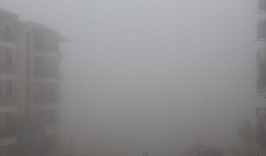 SİS ETKİSİNİ SÜRDÜRÜYOR