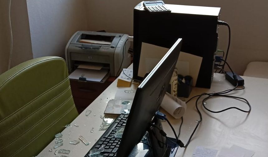 AİLE SAĞLIĞI MERKEZİNE TAŞLI SALDIRI