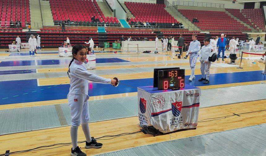 ELAZIĞLI ELİF REYYAN ESKRİMDE TÜRKİYE ŞAMPİYONU