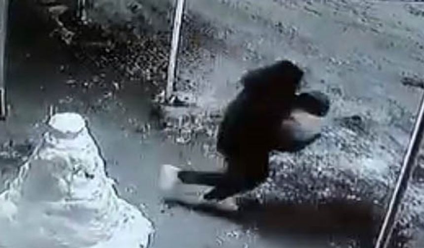 KARDAN ADAMIN KAFASINI ÇALDILAR