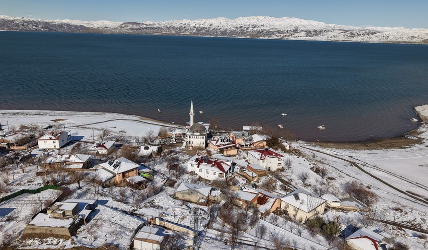 MAVİ VE BEYAZIN BULUŞTUĞU KÖY