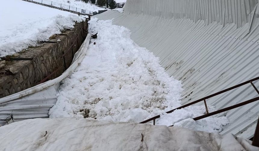 AHIRIN TAVANI ÇÖKTÜ