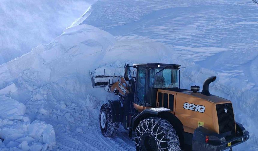 115 KÖY YOLUNDA ÇALIŞMALAR SÜRÜYOR
