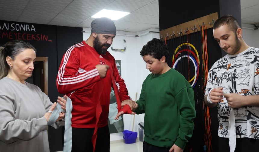 47 YAŞINDA ÇOCUKLARI İLE BİRLİKTE RİNGE ÇIKTI