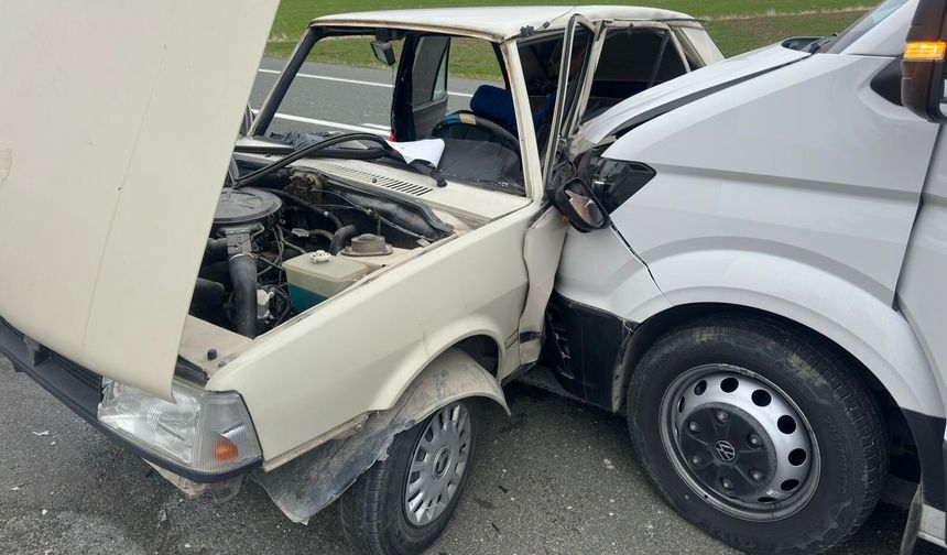 TRAFİK KAZASI: 4 YARALI