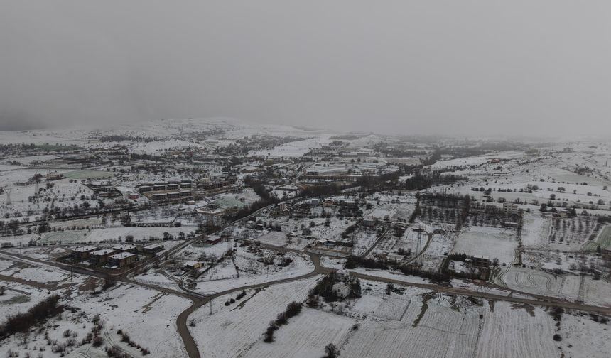 ELAZIĞ BEYAZA BÜRÜNDÜ