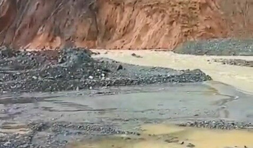 ALTERNATİF YOL SULAR ALTINDA KALDI