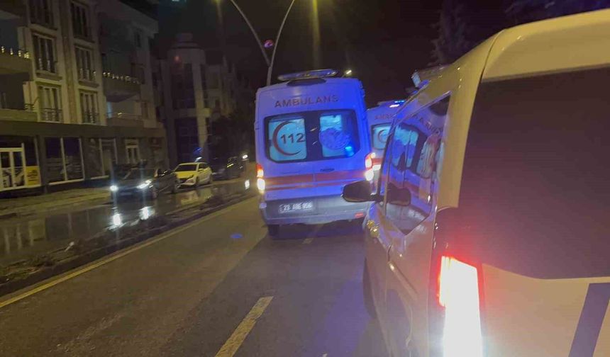 ASANSÖRDE MAHSUR KALDILAR, EVE GELİNCE HASTANELİK OLDULAR