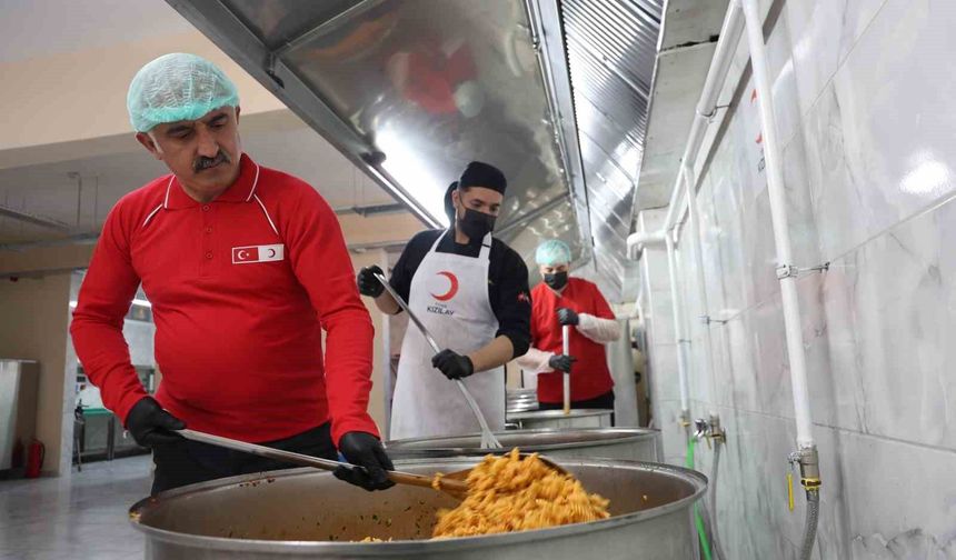 DEV KAZANLAR, İHTİYAÇ SAHİPLERİ İÇİN KAYNIYOR