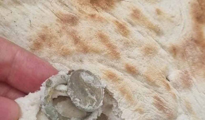 EKMEĞİN İÇERİSİNDEN BOZUK PARA HALKASI ÇIKTI