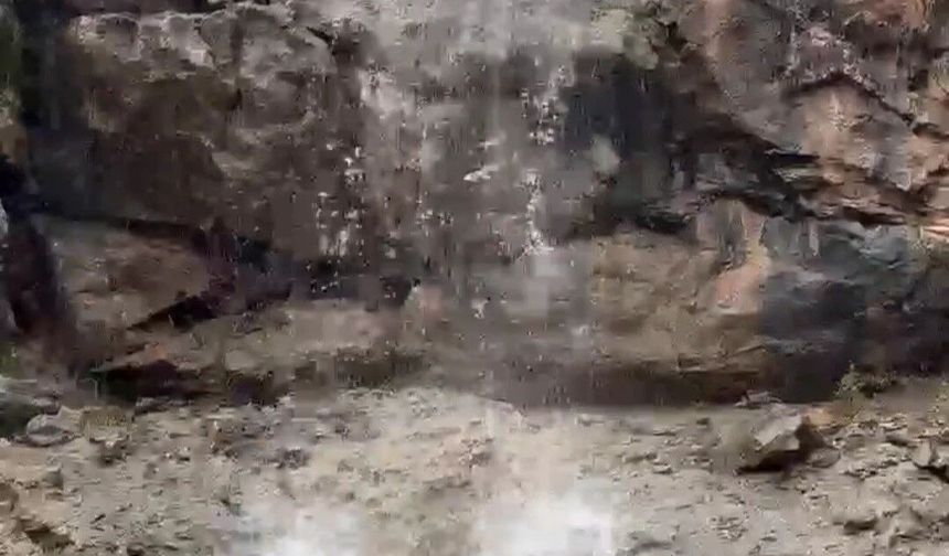 ELAZIĞ'DA YAĞIŞLAR DOĞAL ŞELALELER OLUŞTURDU