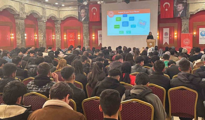 FÜ ÖĞRENCİLERİNE KADINA YÖNELİK ŞİDDETLE MÜCADELE EĞİTİMİ