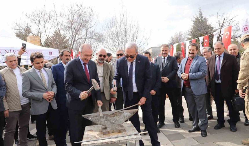 FÜ'DE NEVRUZ BAYRAMI COŞKUYLA KUTLANDI