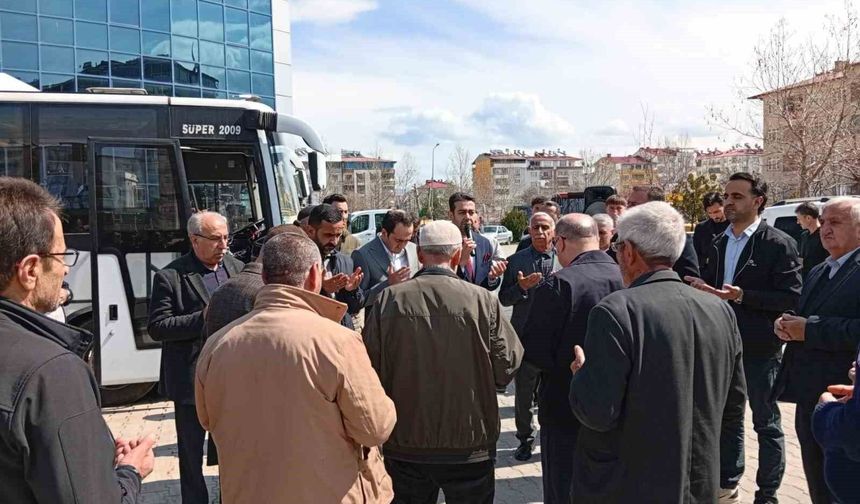 KOVANCILAR'DA UMRE KAFİLESİ DUALARLA UĞURLANDI