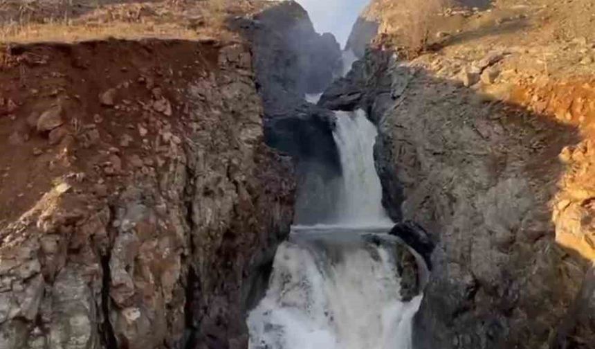 YAĞIŞLAR SONRASI ŞELALE COŞTU