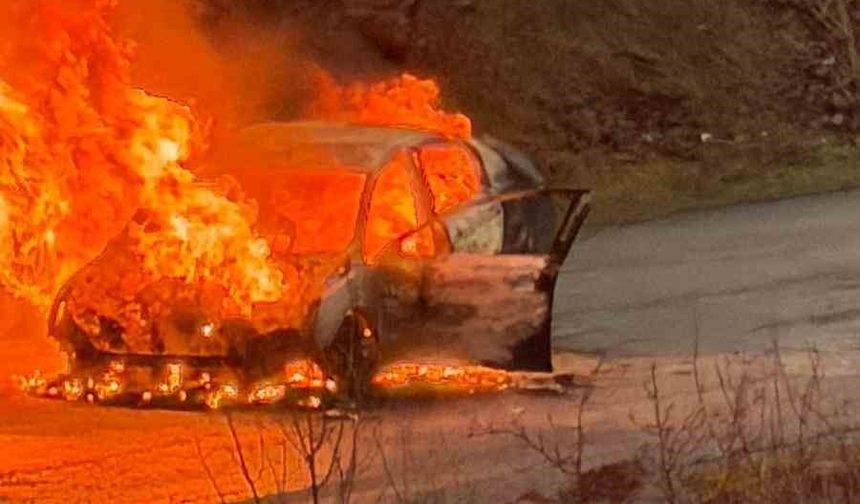 YANAN OTOMOBİL KÜLE DÖNDÜ