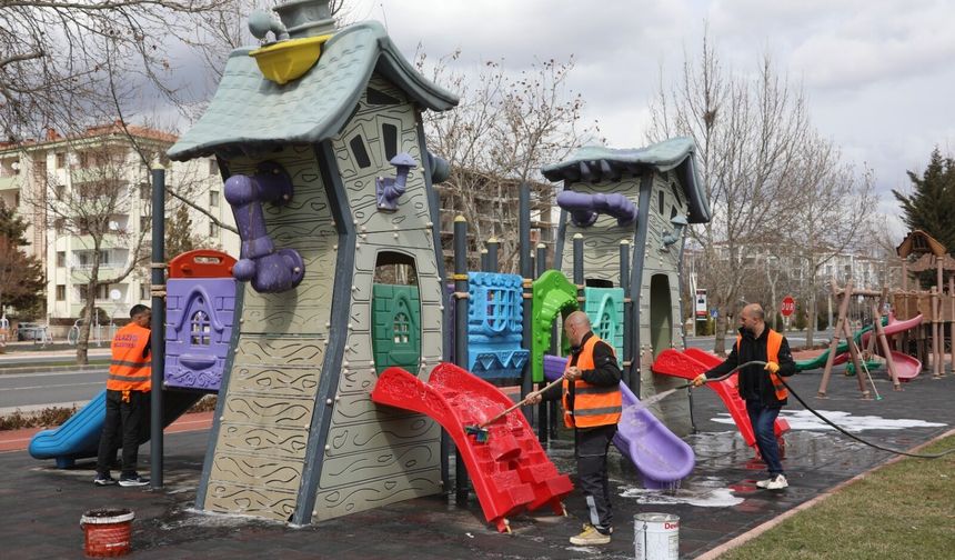 ÇOCUK OYUN ALANLARINDA KAPSAMLI TEMİZLİK