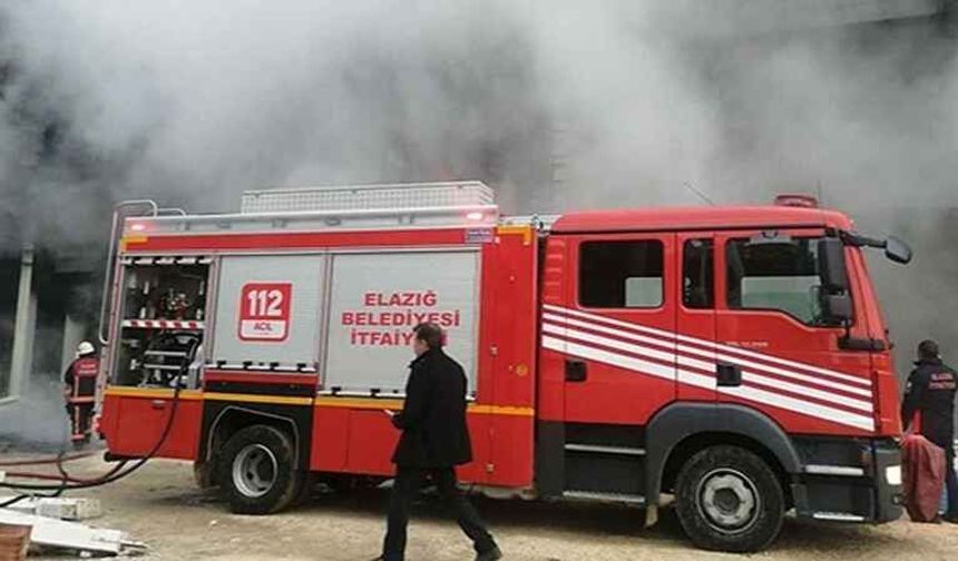 ELAZIĞ'DA MOBİLYA FABRİKASINDA YANGIN