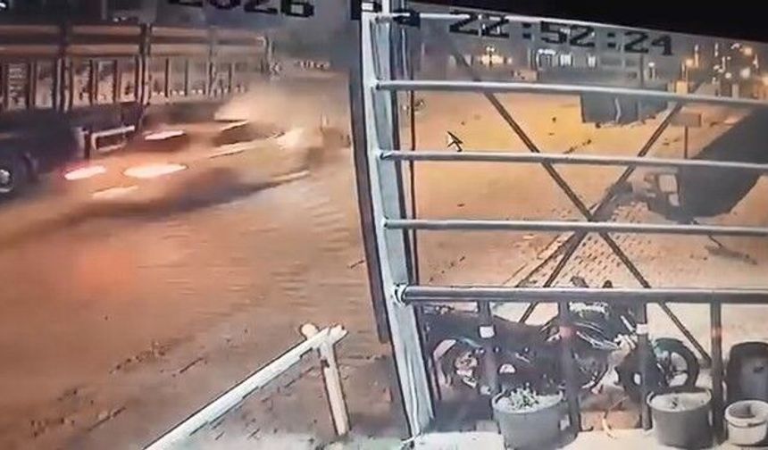 4 KİŞİNİN YARALANDIĞI KAZANIN GÖRÜNTÜLERİ ORTAYA ÇIKTI