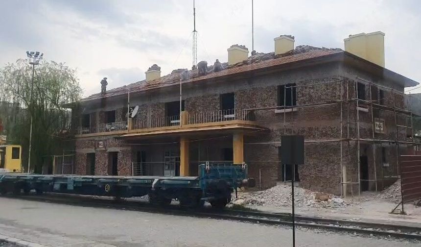 79 YILLIK TARİHİ TREN İSTASYONU YENİLENİYOR