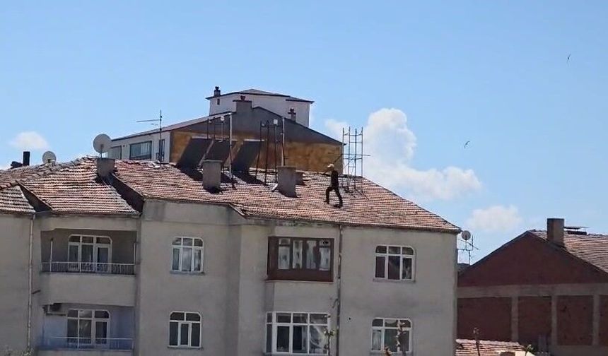ÇATIDA TEHLİKELİ ÇALIŞMA