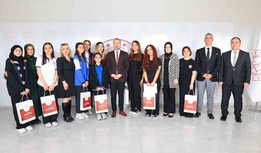 DERECE GİREN ÖĞRENCİLER ÖDÜLLENDİRİLDİ