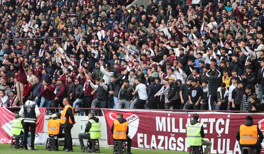 ELAZIĞSPOR TARAFTARINDAN POLİSLERE ÇİÇEK