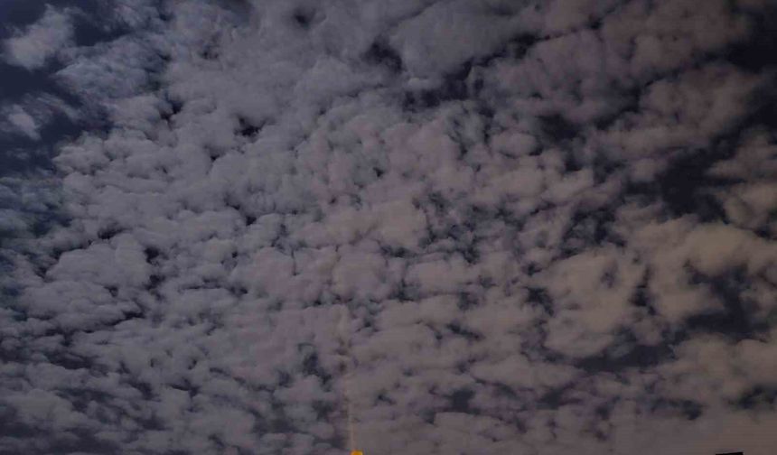 GECEYİ AYDINLATAN GÖRSEL ŞÖLEN