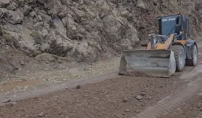 HEYELAN NEDENİYLE KAPANAN KÖY YOLU YENİDEN ULAŞIMA AÇILDI