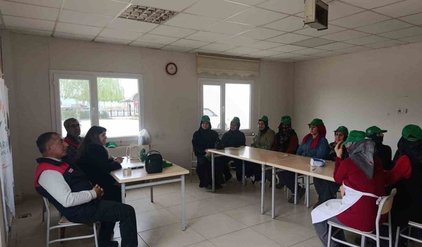 KADIN ÜRETİCİLERE TARIM EĞİTİMİ
