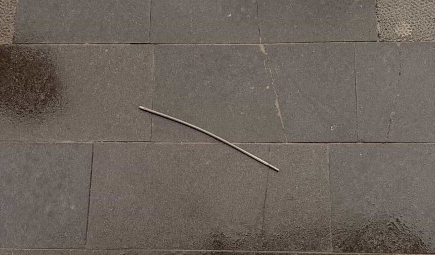 KAFASINA DEMİR ÇUBUK DÜŞEN ŞAHIS YARALANDI