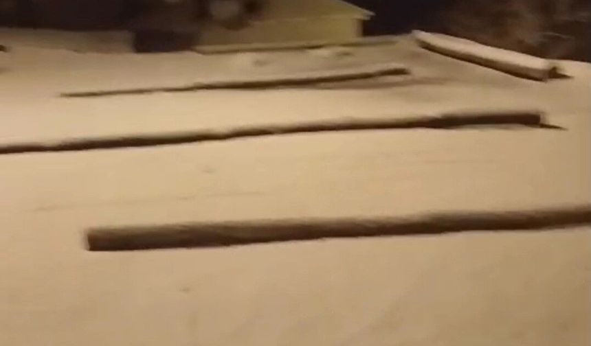 KARAKOÇAN'DA KAR YAĞIŞI ETKİLİ OLDU