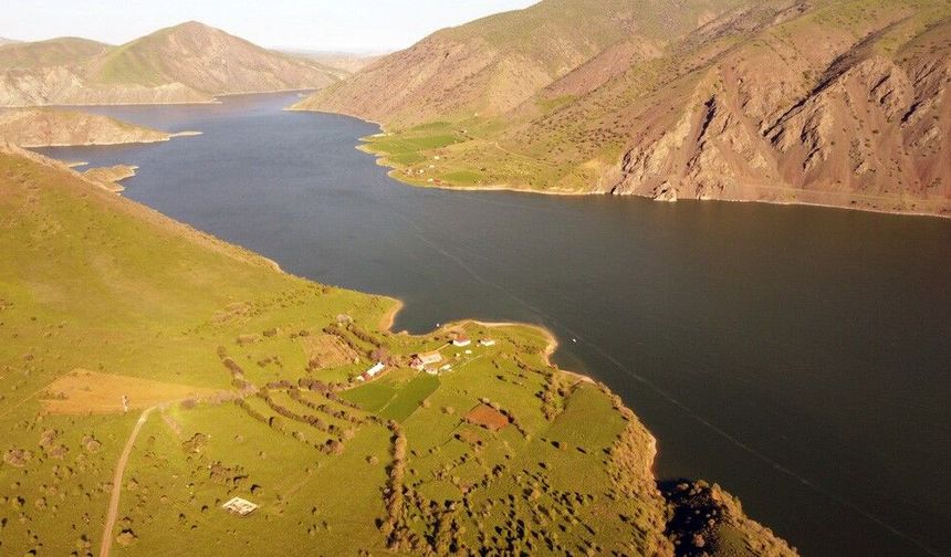 KEBAN GÖLÜNDE EŞSİZ MANZARALAR