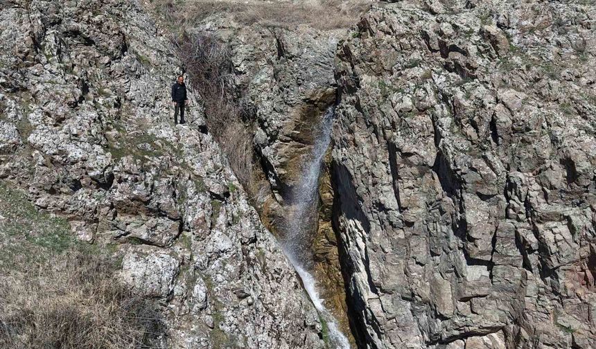 KURUYAN 30 YILLIK ŞELALE, YAĞIŞLARLA YENİDEN CANLANDI