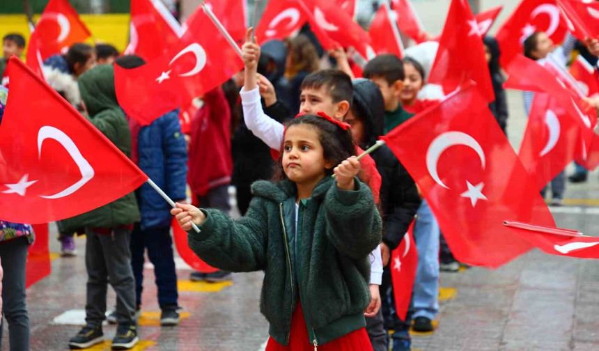 MİNİKLER MİLLİ TAKIMIN BAŞARISINI COŞKUYLA KUTLADI