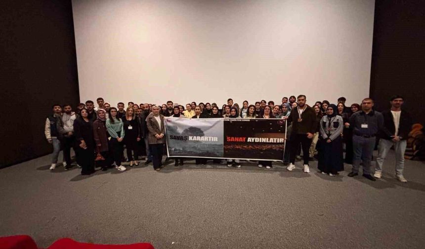 ÜNİVERSİTE ÖĞRENCİLERİNDEN BARIŞ TEMALI SOSYAL SORUMLULUK PROJESİ