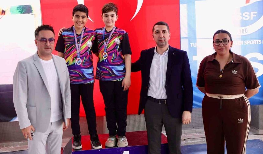 YÜZMEDE ELAZIĞ'A 19 MADALYA