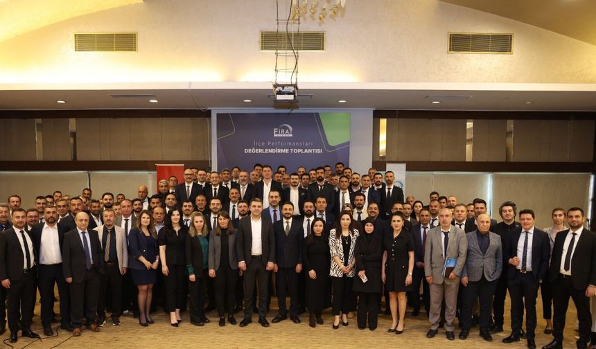 BAŞARILI İLÇE PERFORMANSLARINI ÖDÜLLENDİRDİ